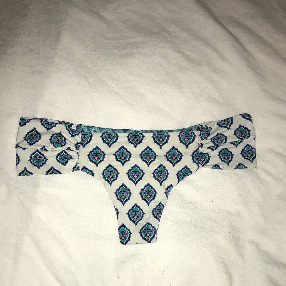 Cheeky white bikini bottoms
